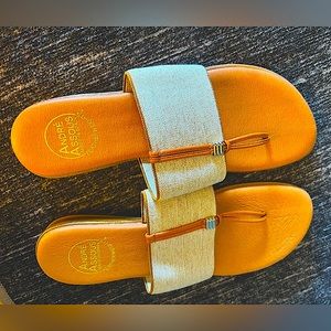 Leather sandals with ecru (beige) strap
